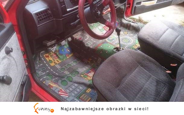 Piękny dywanik do auta