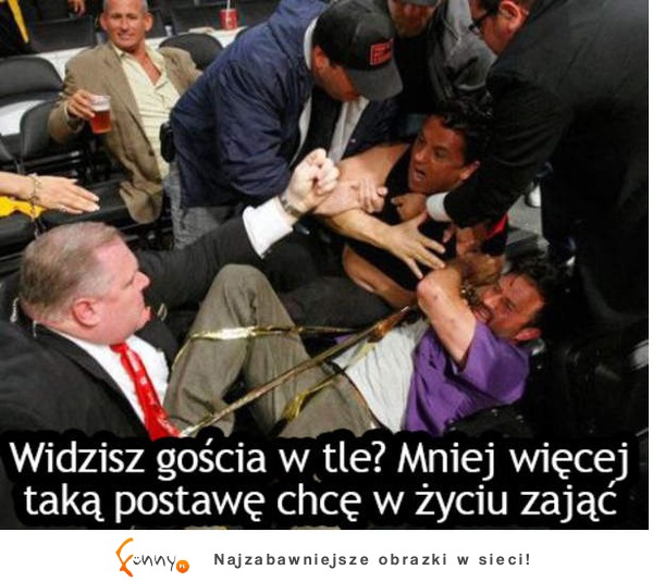 Widzisz gościa w tle? :D