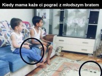 Kiedy mama każe ci pograć z młodszym bratem