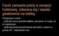 Facet wpada gwałtownie w hotelu na kobietę i mówi do niej...