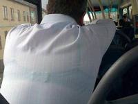 Jak to zobaczysz to padniesz! :D Co jest z tym facetem nie tak?