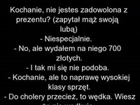 Mąż pyta żonę czy podoba jej sie prezent. Ale to sobie wymyślił! HAHA