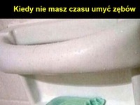 Śniadanie i mycie zębów w jednym