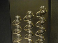Przycisk w windzie