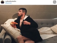 Mężczyźni parodiują fotki dziewczyn z Instagrama