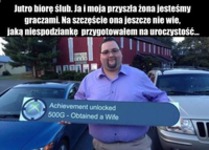 Jutro bierze ślub i przygotował dla niej niespodziankę, zobacz co trzyma w ręku! ;)