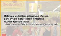 Chłopak rozkładający towar :D