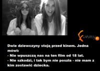 Dwie dziewczyny stoją przed kinem! Ten film jest od 18 lat! haha :D