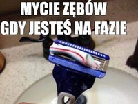 Mycie zębów na fazie