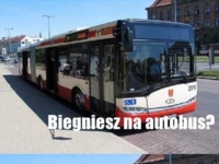 gdy biegnę na autobus