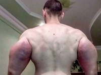 Wstrzykiwał sobie synthol, żeby powiększyć biceps! O mały włos nie zszedł z tego świata!