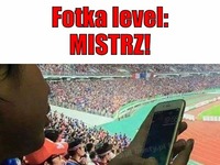 "Tak kochanie, jestem SAM na meczu" XD Hahah!