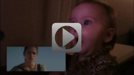 Reakcja dziecka w trailerze filmu